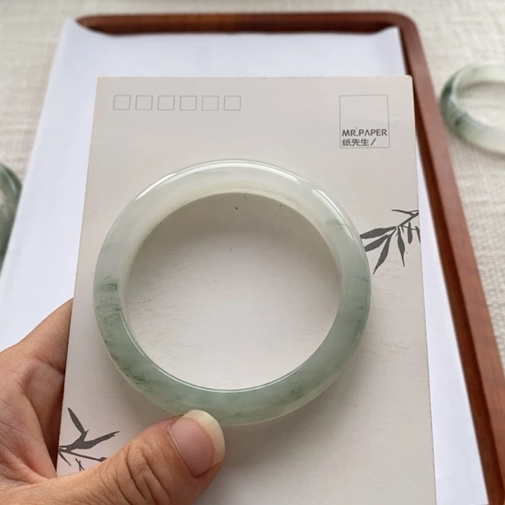 O***o未镶嵌手镯石英质玉