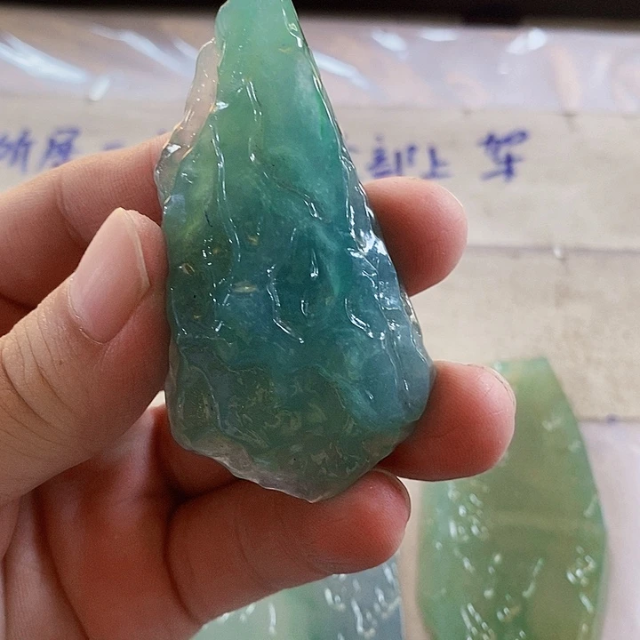 翡翠颈饰未镶嵌天空蓝吊坠