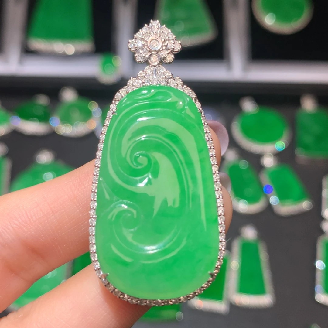 翡翠颈饰18K金镶嵌翡翠