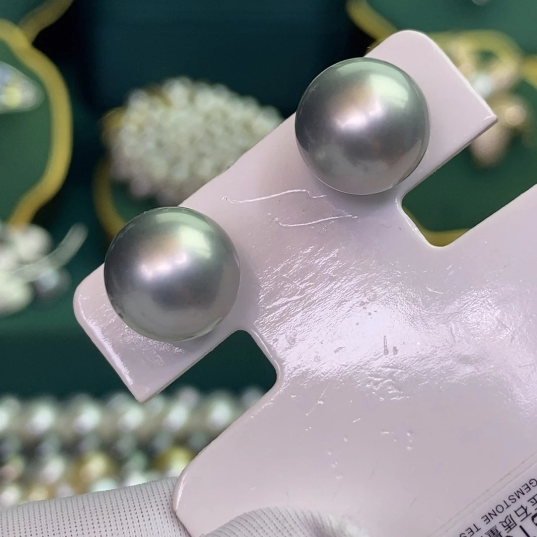 18K金镶嵌海水珍珠耳饰