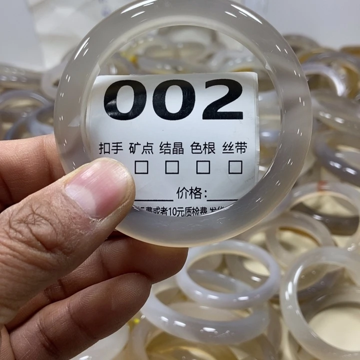 躲****玛瑙/玉髓未镶嵌手镯