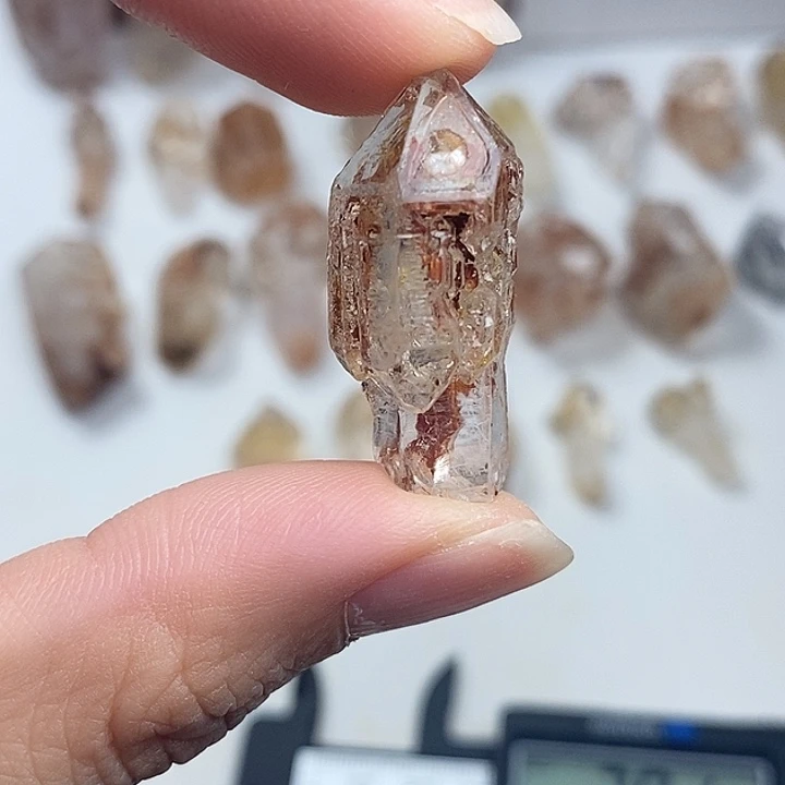 未镶嵌颈饰水晶红泥权杖