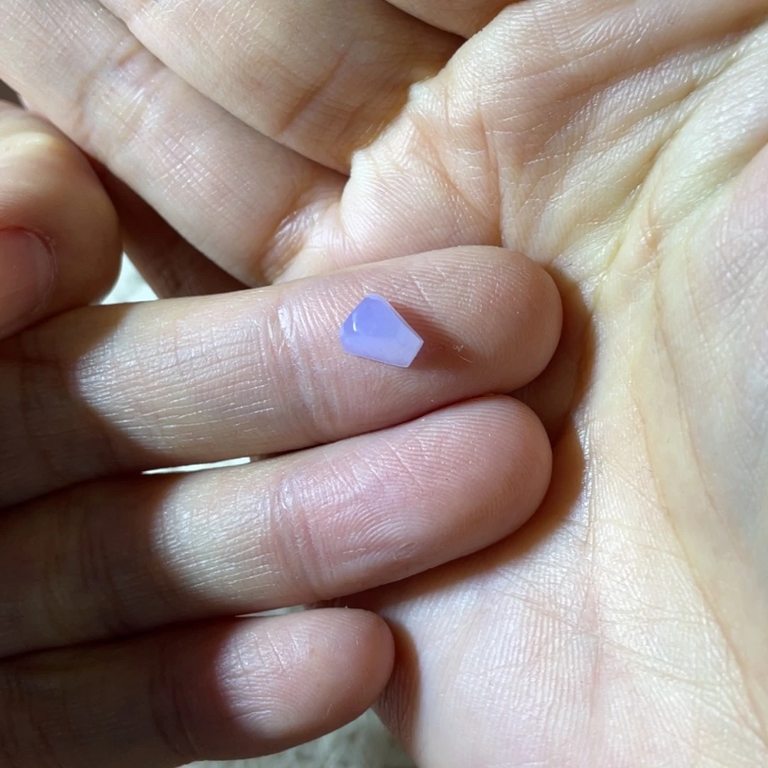 翡翠未镶嵌颈饰切割