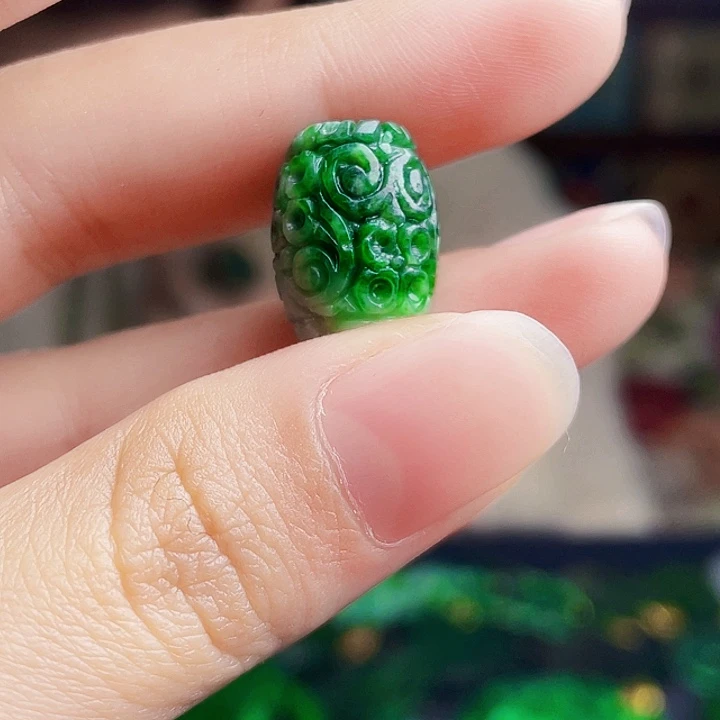 翡翠未镶嵌颈饰多样性