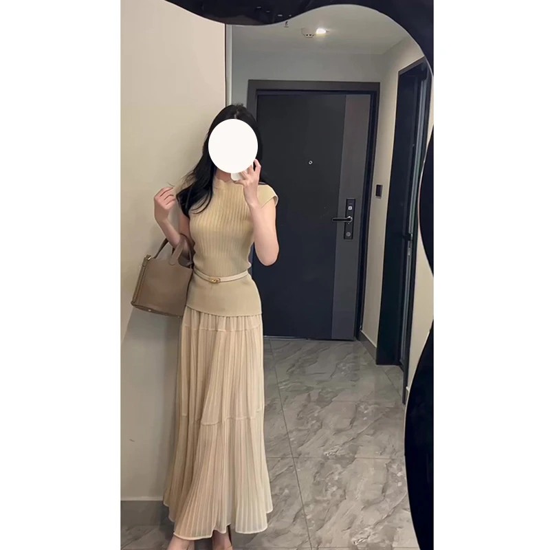 MARIE.COCO韩系杏色修身短袖针织衫女2025夏季设计感百褶半裙套装