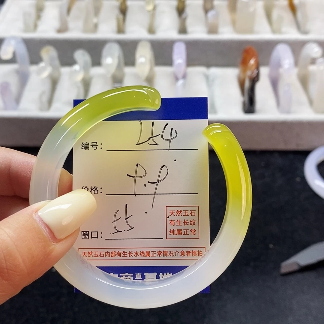玛瑙/玉髓手镯未镶嵌254