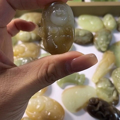 和田玉（糖玉）未镶嵌颈饰