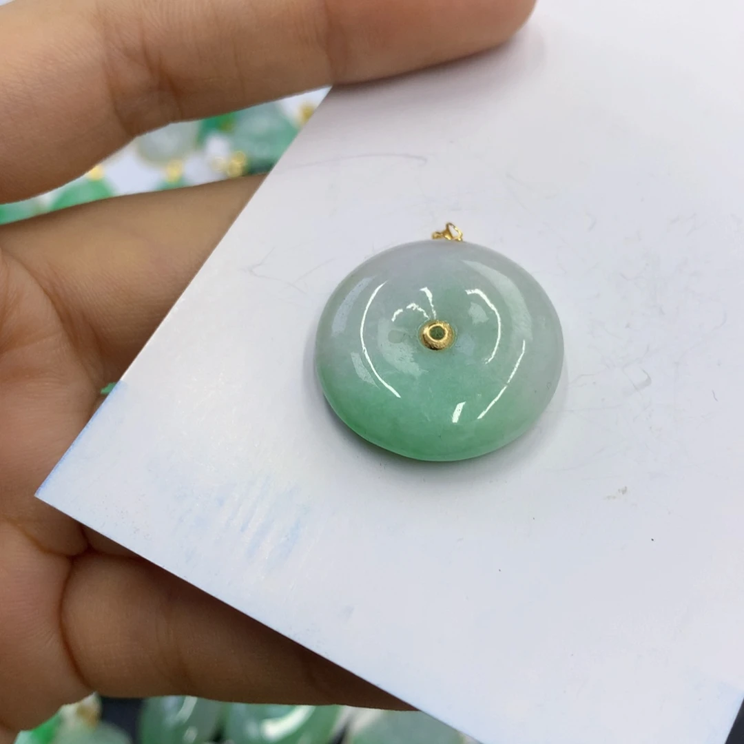 翡翠18K金镶嵌颈饰翡翠