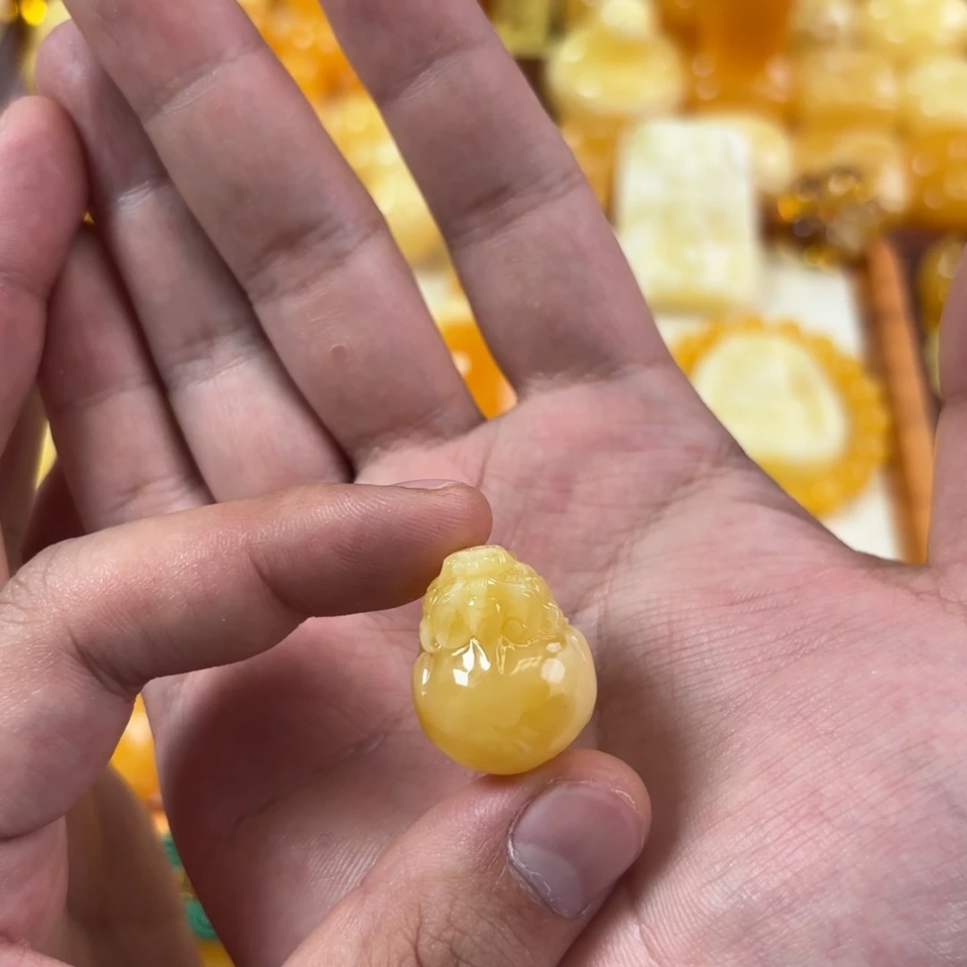 M***a蜜蜡未镶嵌裸石貔貅