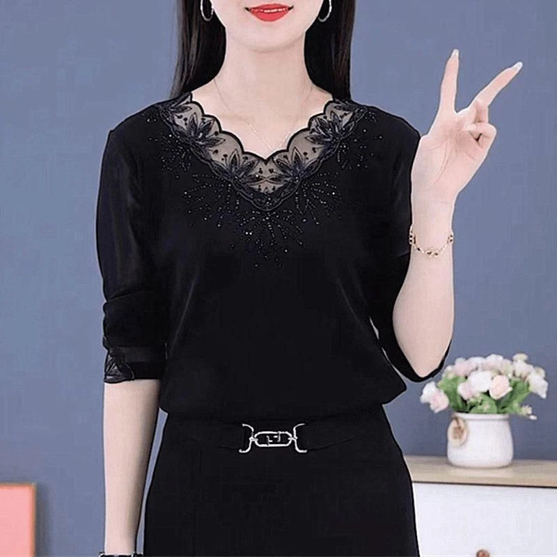 新款镂空打底蕾丝T恤女秋冬显瘦洋气内搭遮肚加绒长袖中国风上衣