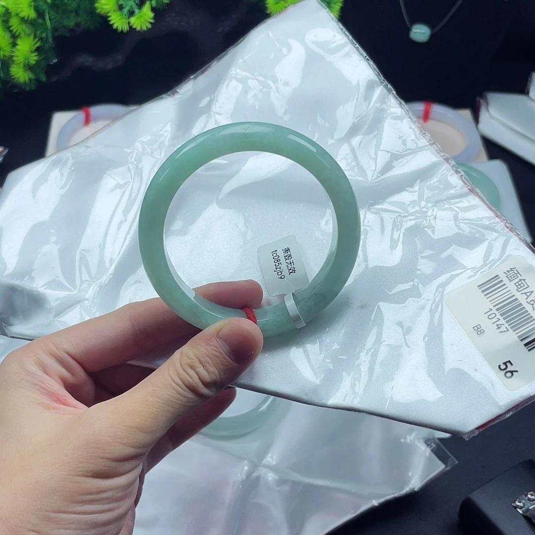 未镶嵌手镯翡翠天然翡翠手镯