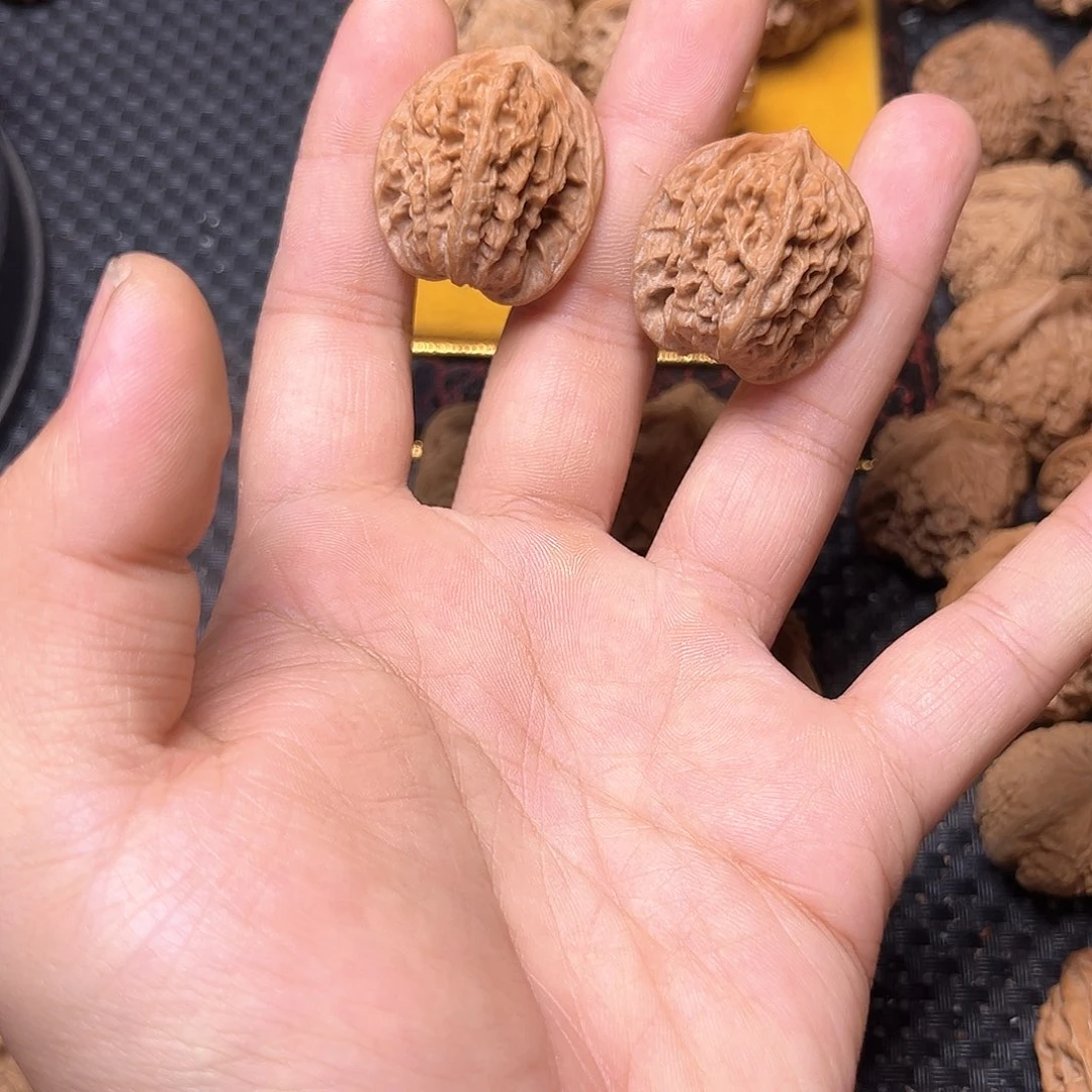 文玩核桃吊坠小狮子