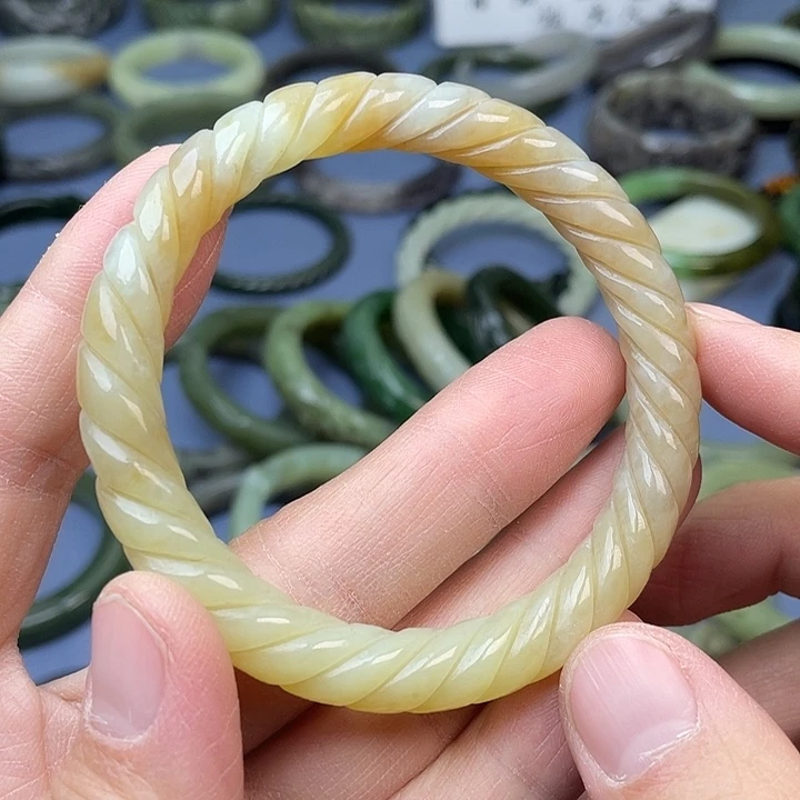 和田玉（糖玉）未镶嵌手镯011，圈口58mm麻花三色镯