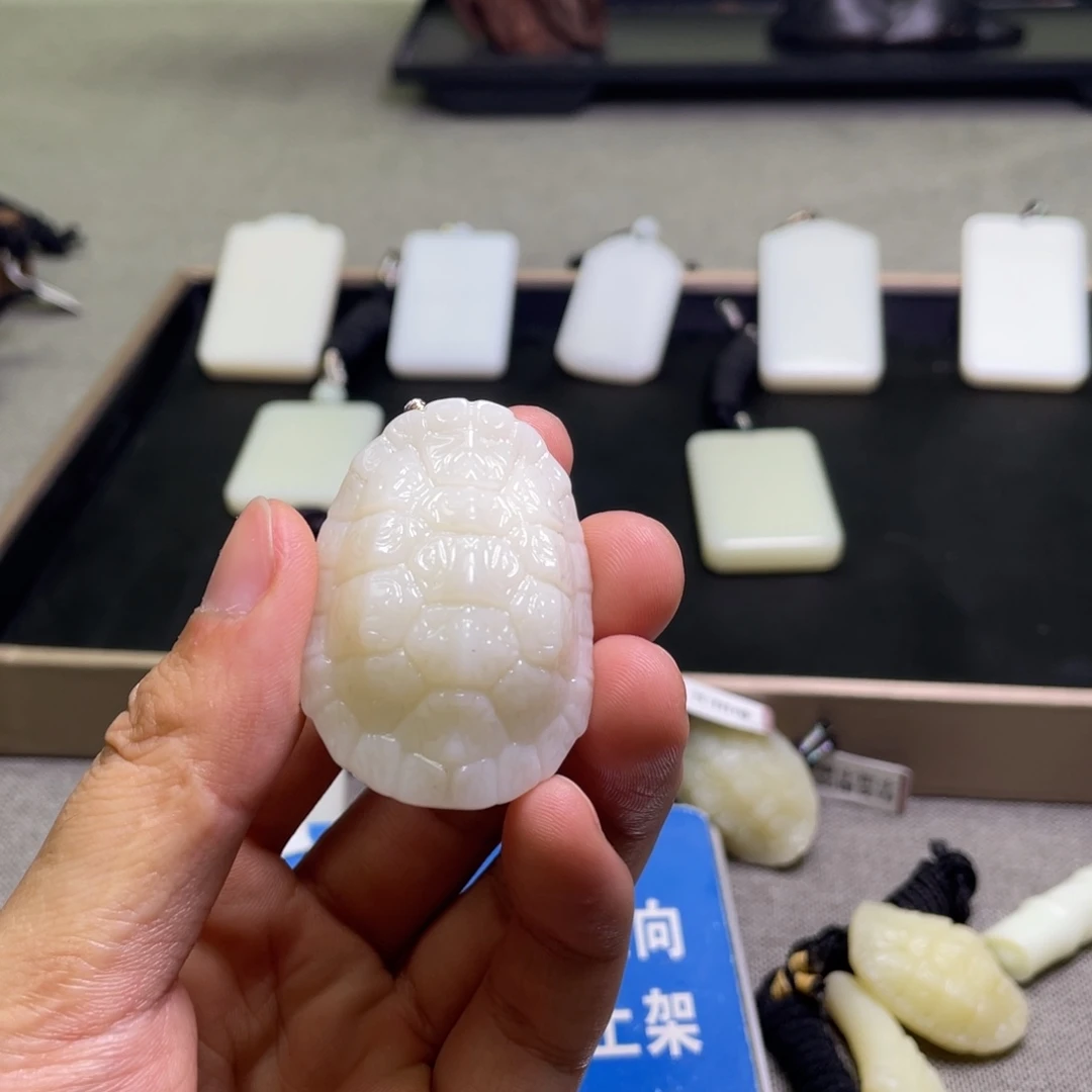 广***打和田玉未镶嵌颈饰