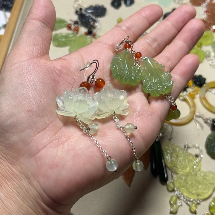 蛇纹石玉合金吊坠