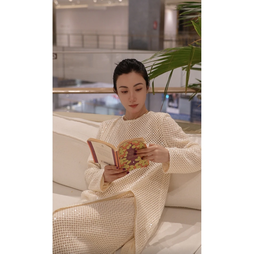 【壁虎姐】GECKO2025春季新款 杏色重工亮片圆领上衣松紧腰套装