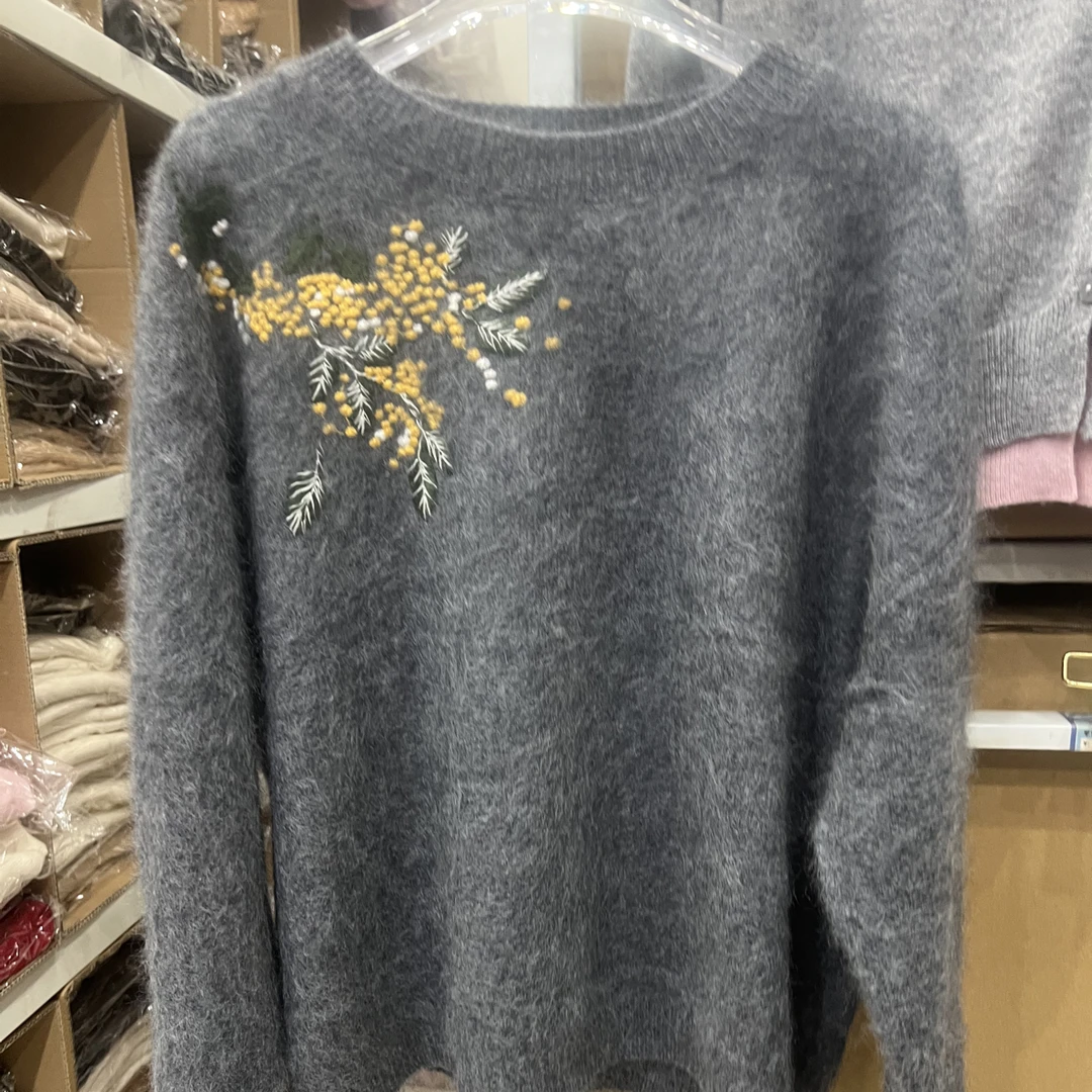 新款秋冬拉绒羊毛羊绒女圆领套头花朵刺绣毛衣宽松慵懒风打底衫