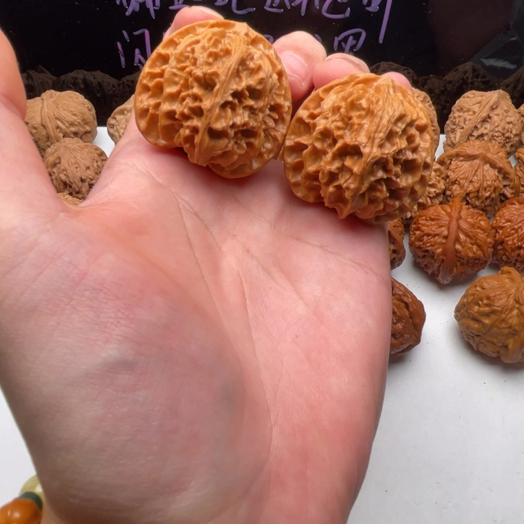 把件核桃40苹果园，已经打底