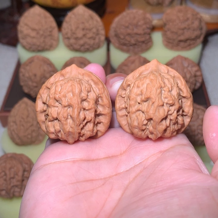 文玩核桃把件梨木台