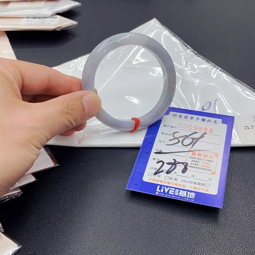 翡翠手镯未镶嵌翡翠手镯