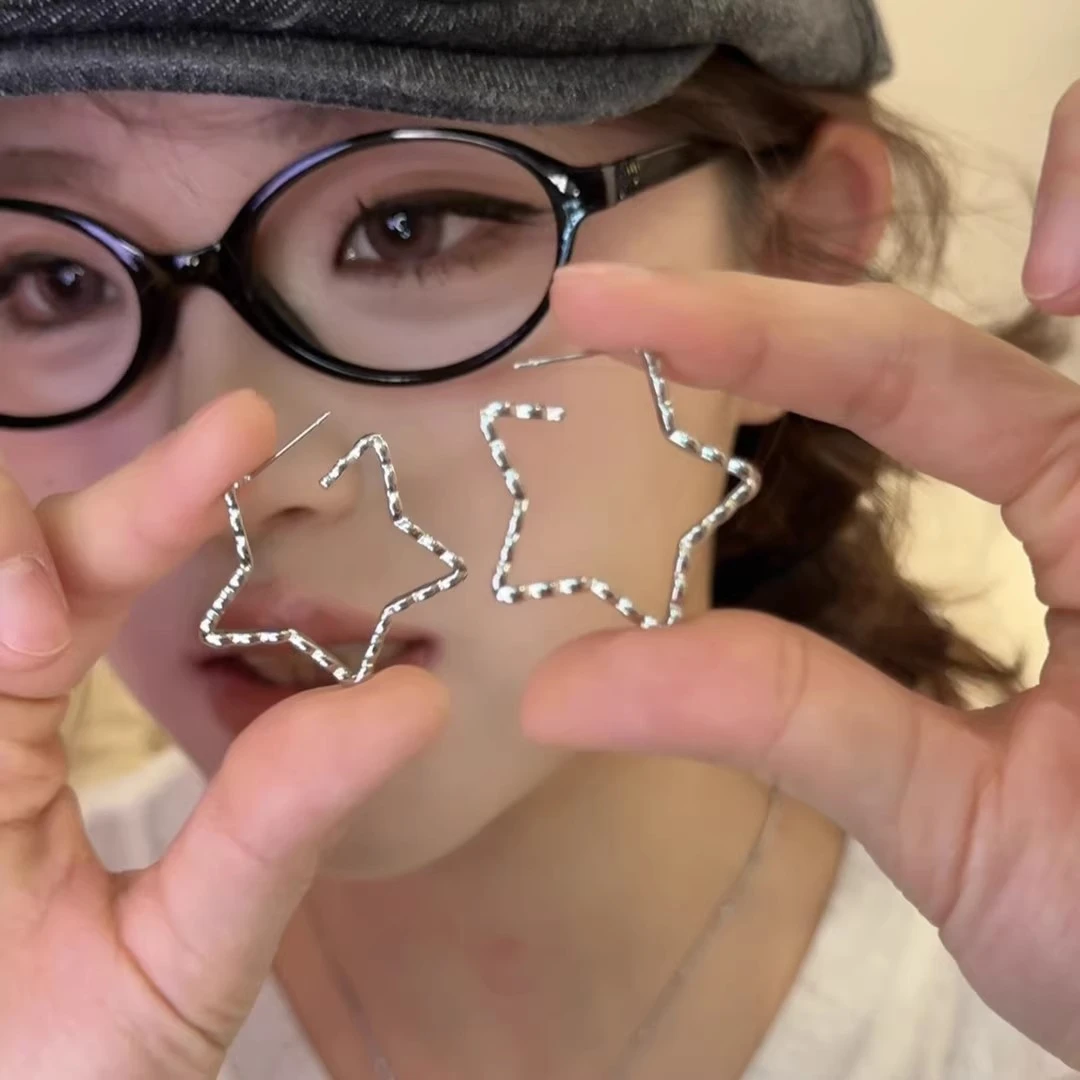 银色镂空五角星星大耳圈2025新款独特设计感耳环女显脸小百搭耳钉