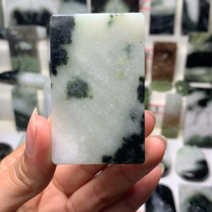 独山玉未镶嵌颈饰