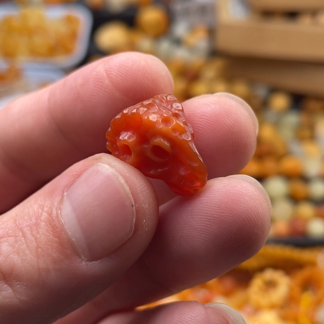 石英质玉（缅黄）颈饰未镶嵌鎣***塋