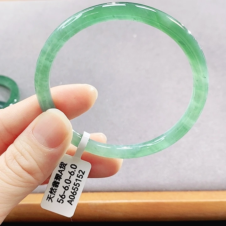 翡翠未镶嵌手镯（圆镯）