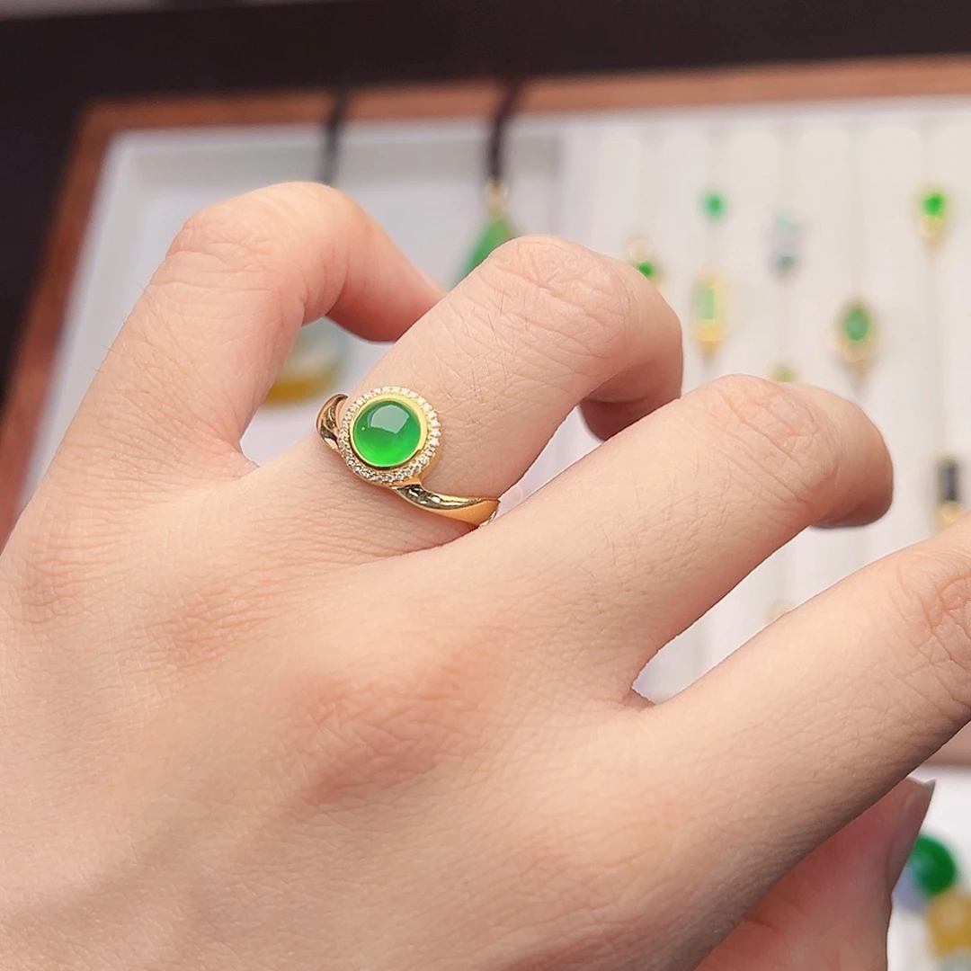 翡翠18K金镶嵌戒指舞动