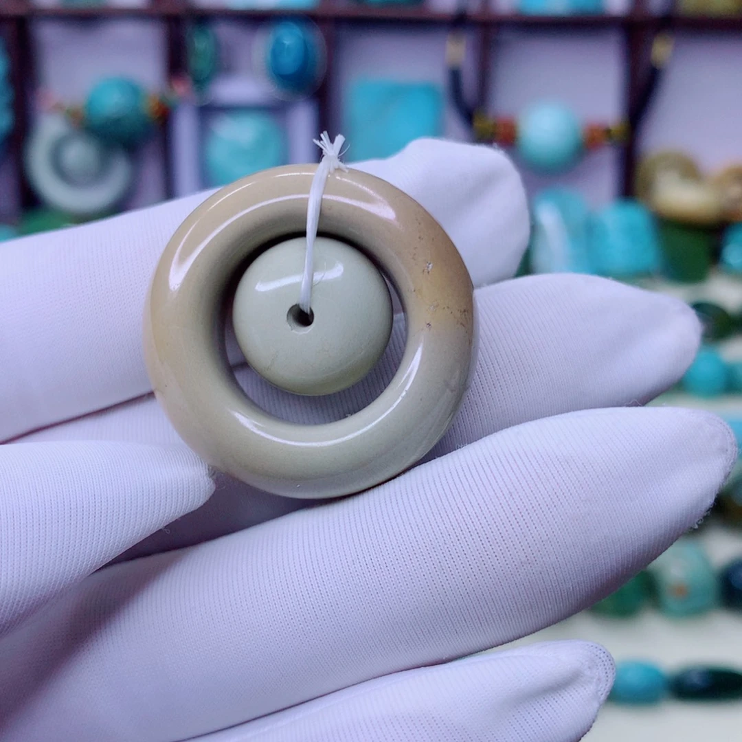 绿松石未镶嵌颈饰