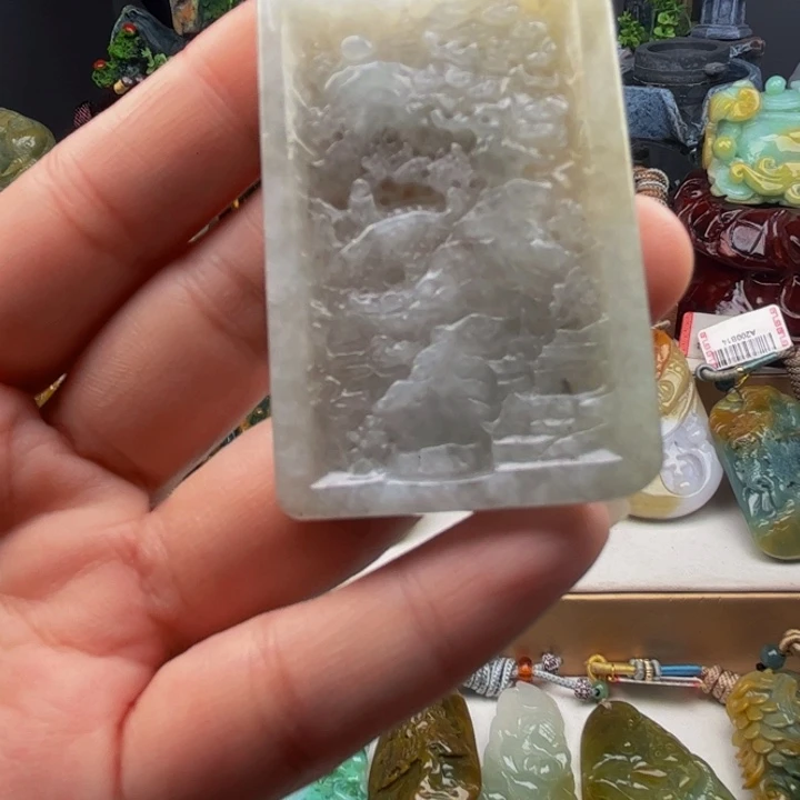 翡翠未镶嵌颈饰挂件