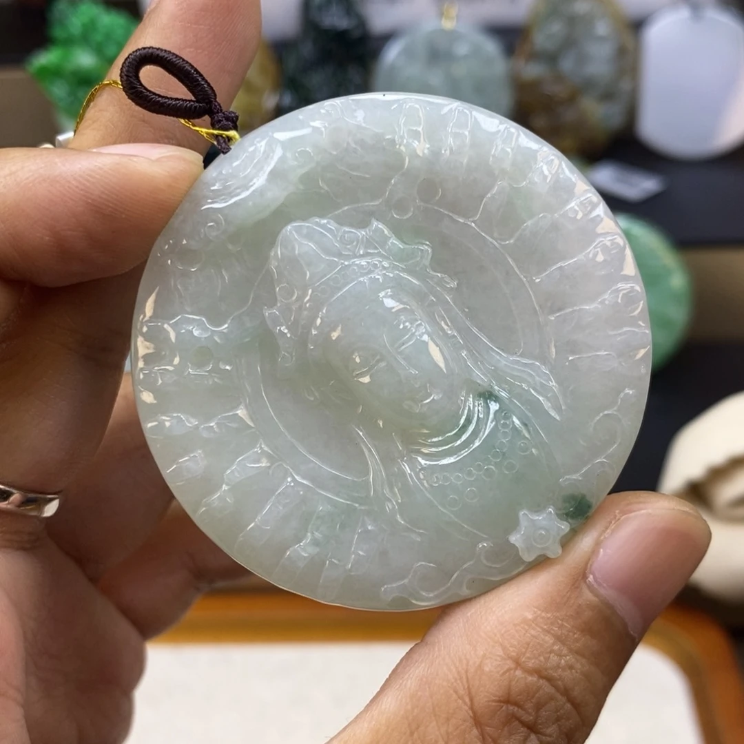 颈饰未镶嵌翡翠观音首
