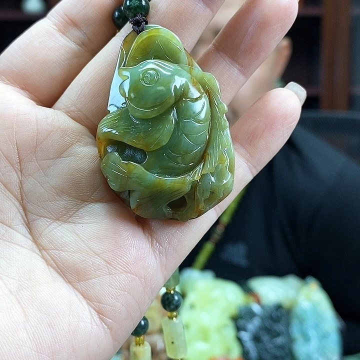 蛇纹石玉吊坠未镶嵌