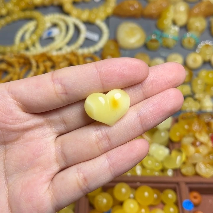 弹***歌蜜蜡未镶嵌珠宝奇石小屁桃
