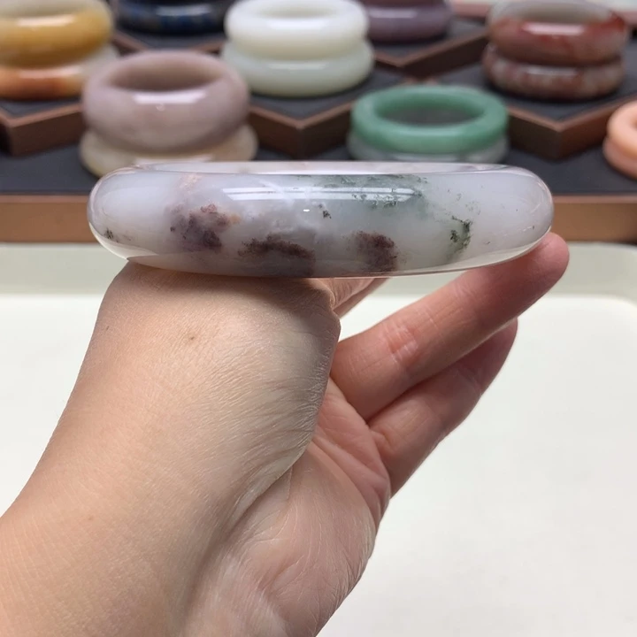 未镶嵌手镯石英质玉