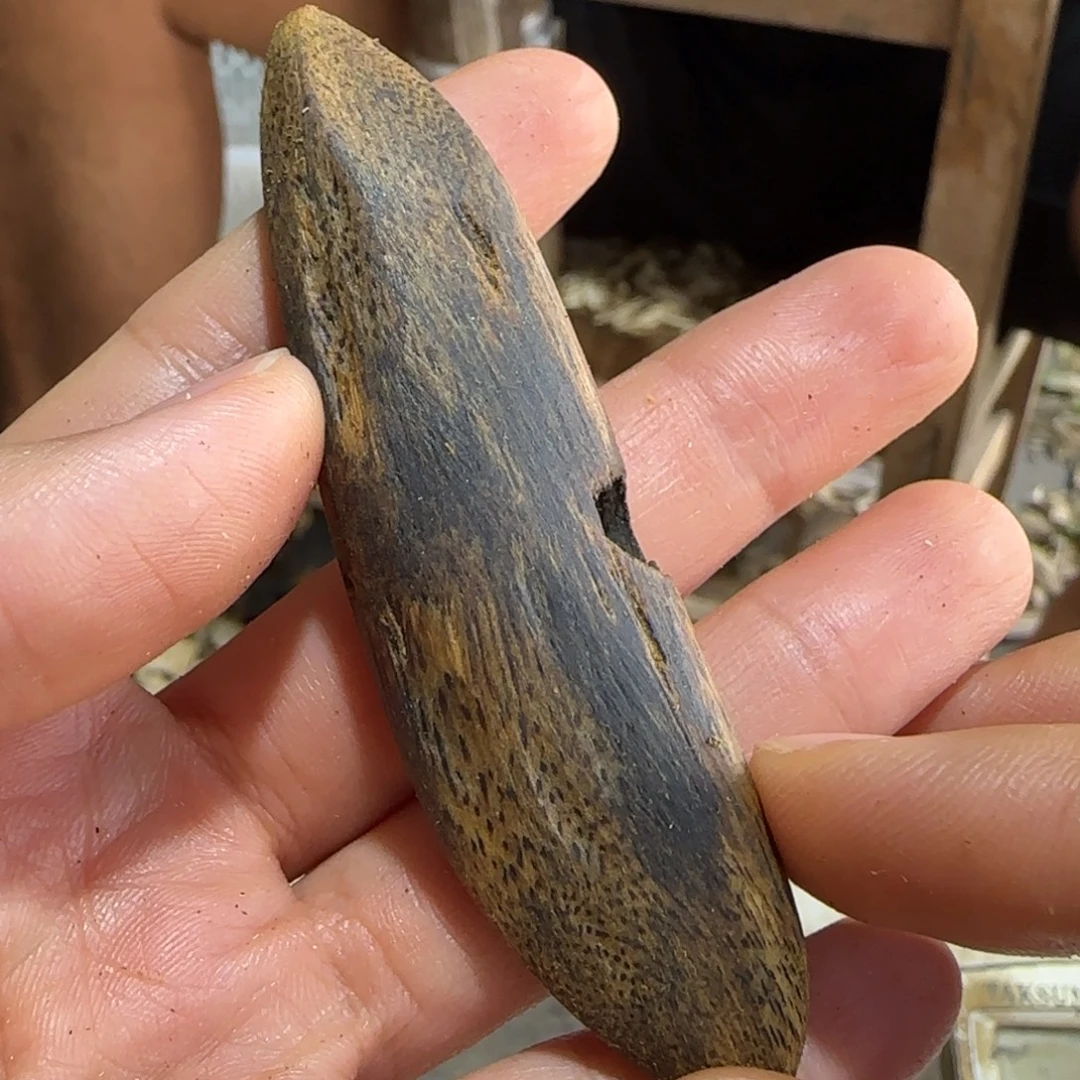 沉香碎屑沉香窖藏透顶绿一块