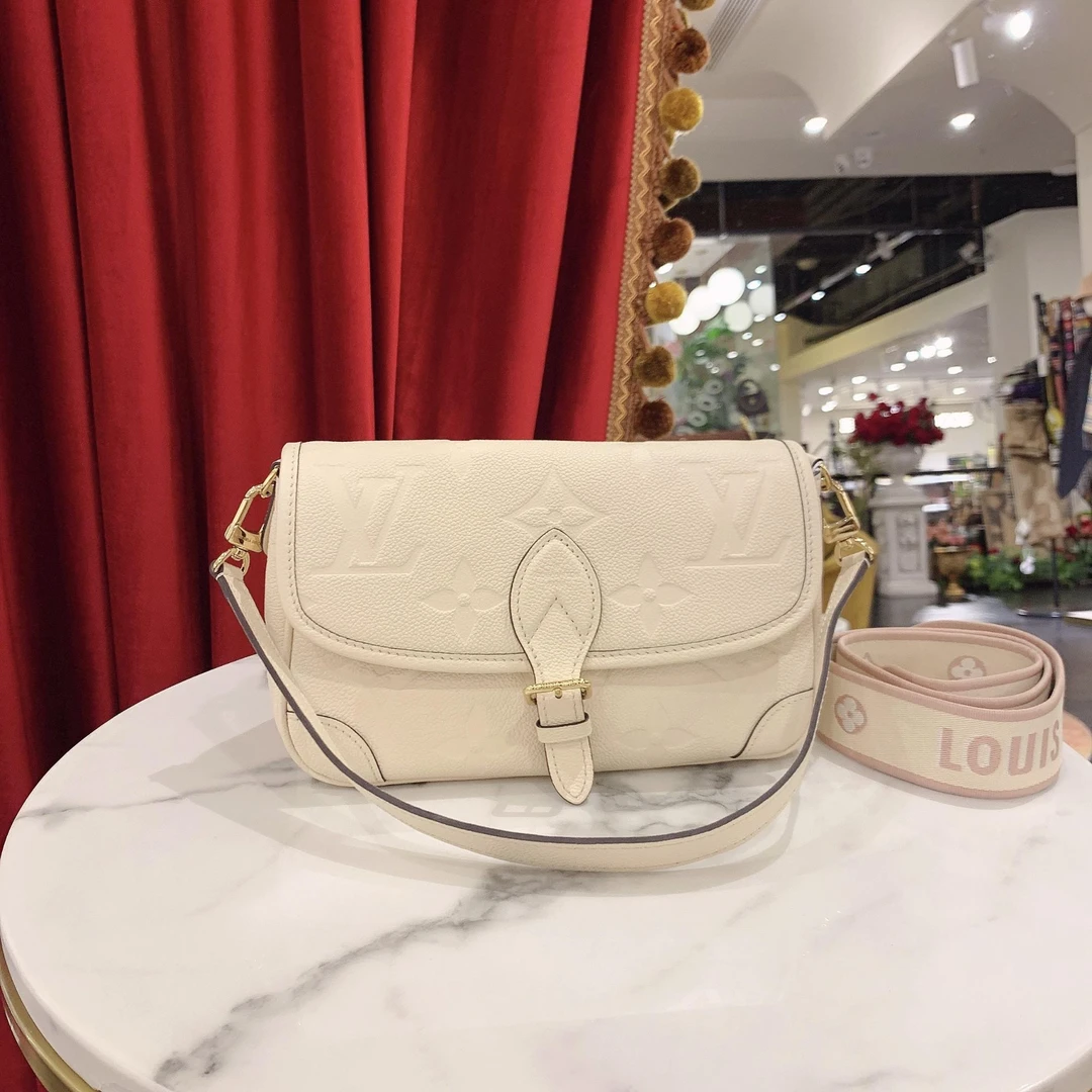 95新 LouisVuitton/路易威登 GGS法棍白色金扣牛皮单肩包47904167