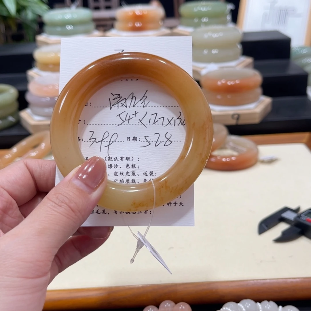 石英质玉手镯未镶嵌清**?