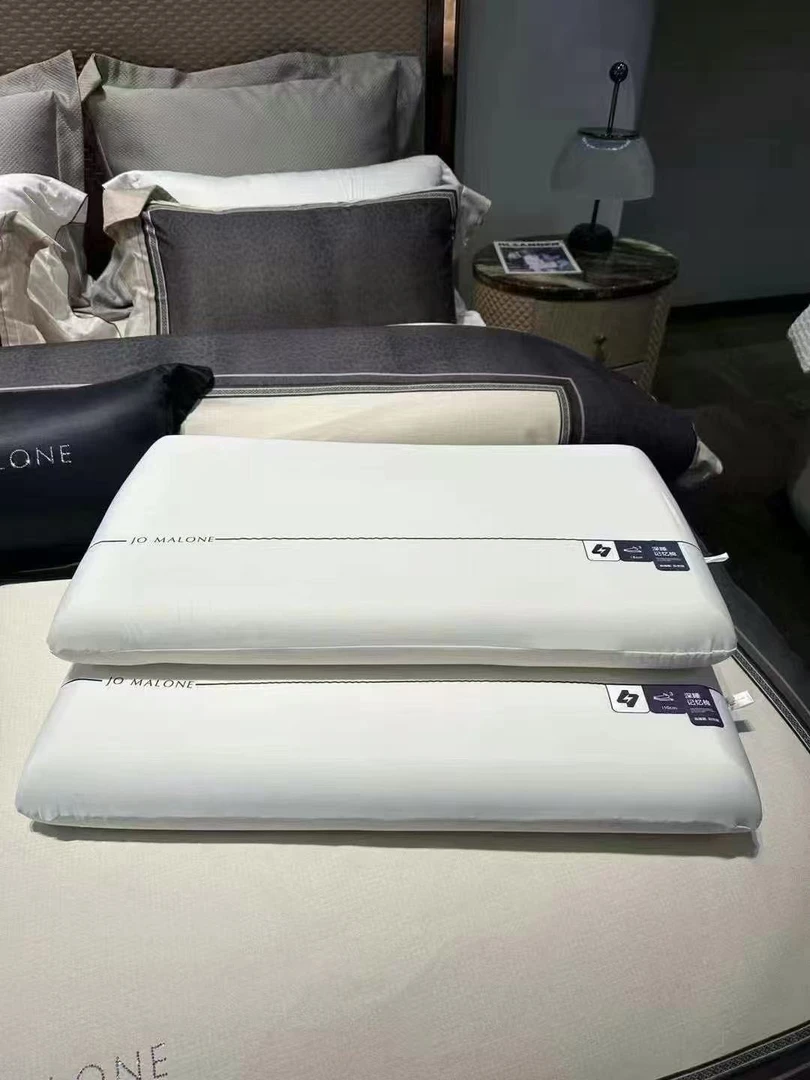 深睡眠记忆枕特价促销（送枕套）