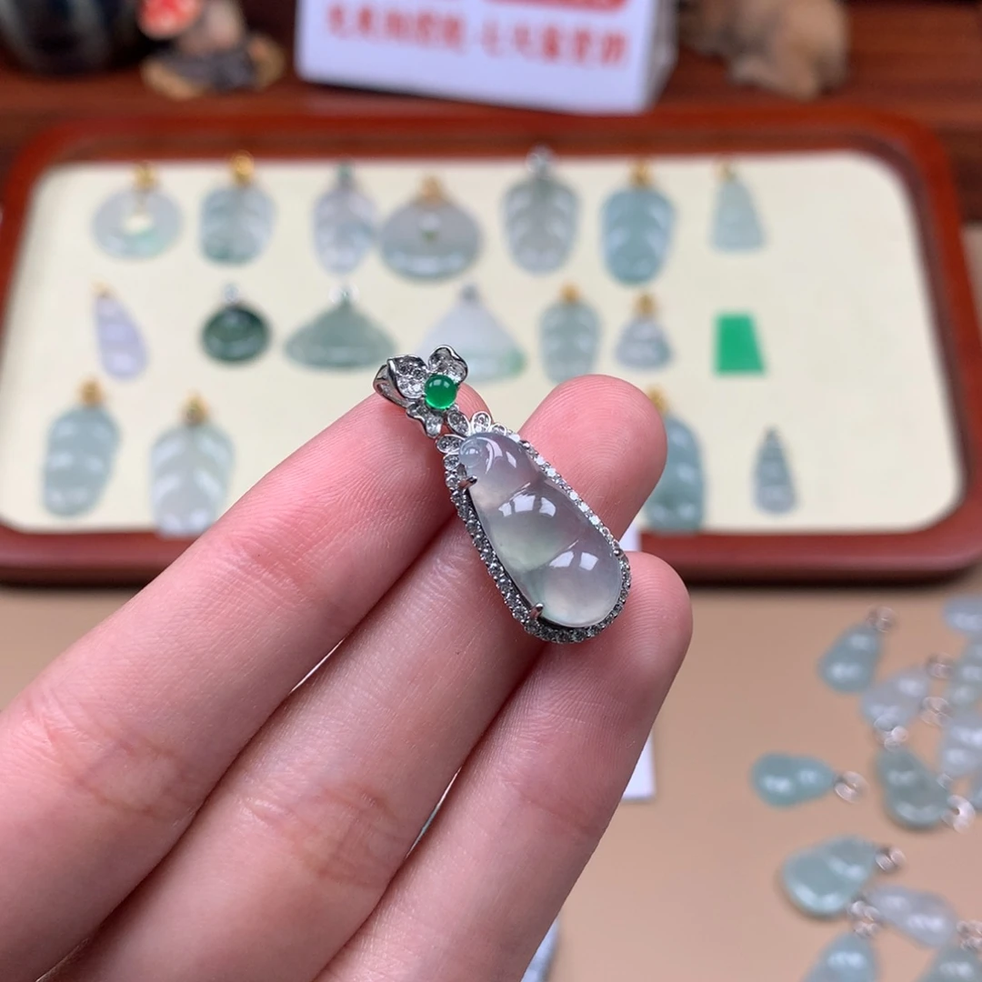 翡翠银S925镶嵌颈饰豆子