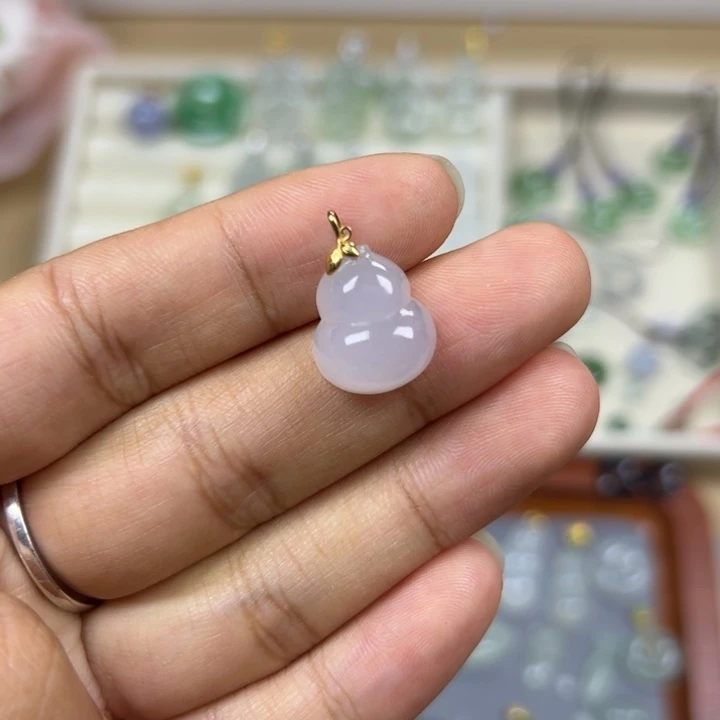翡翠18K金镶嵌颈饰葫芦18