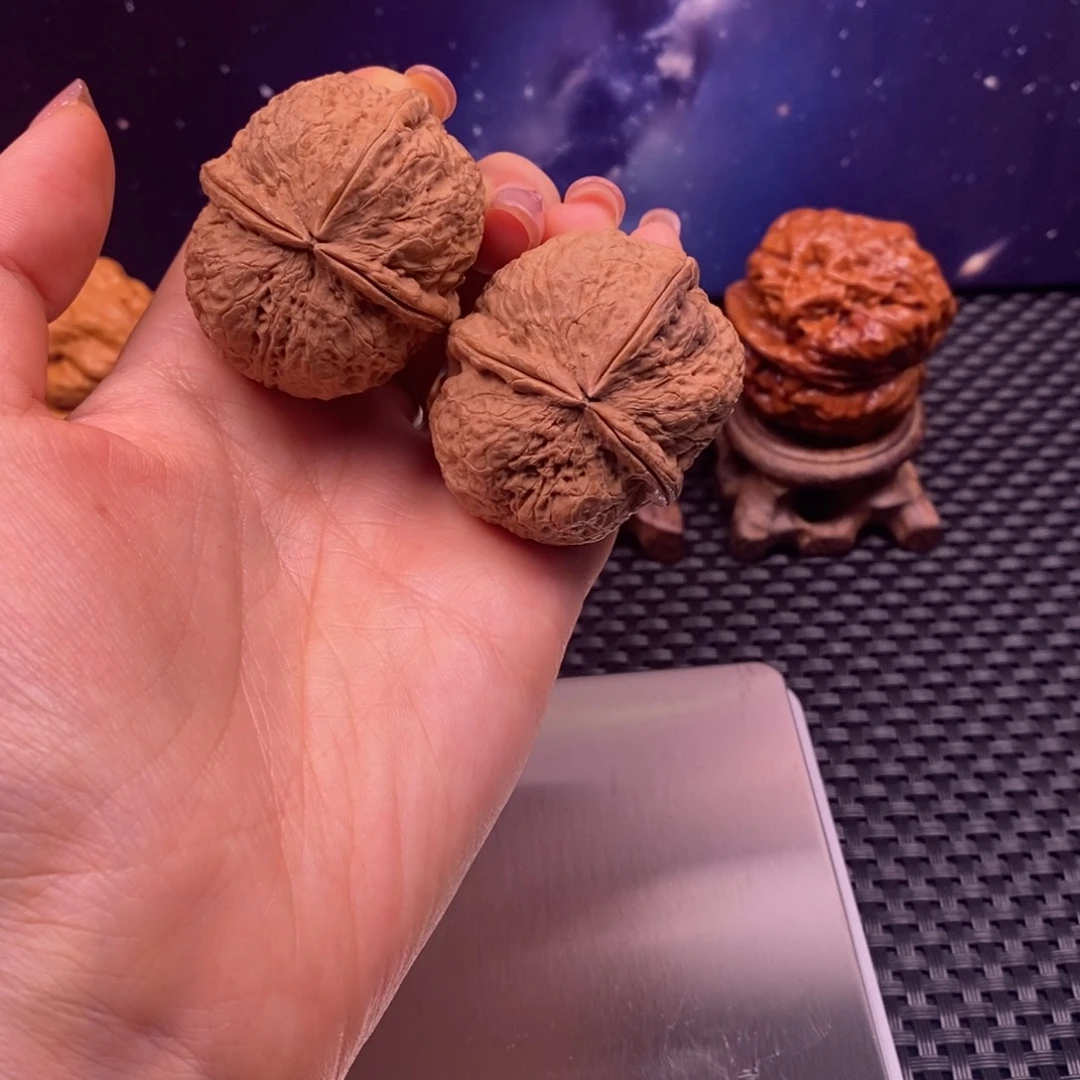 文玩核桃把件七星纹三棱