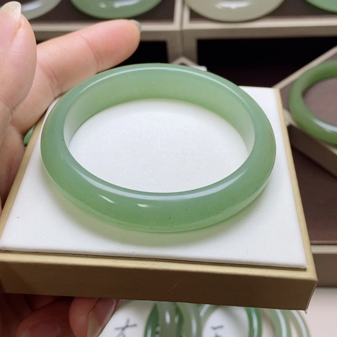 东陵石未镶嵌手镯