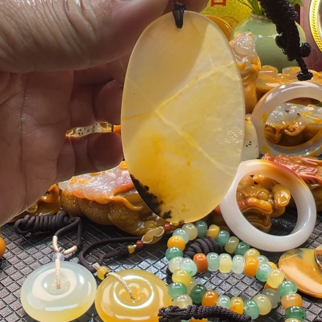 石英质玉未镶嵌颈饰