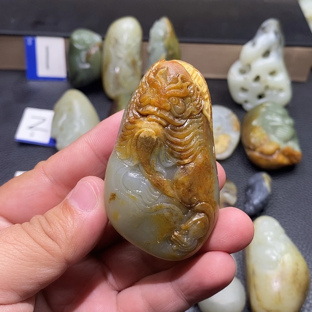 烟***飞和田玉未镶嵌颈饰定制