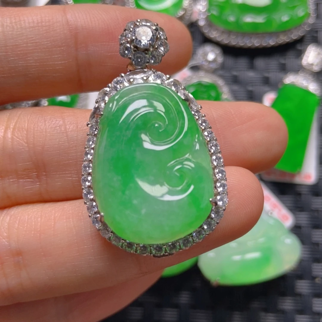 翡翠银S925镶嵌颈饰如意吊坠