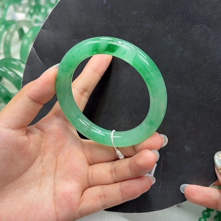 未镶嵌手镯石英质玉（非洲翠）