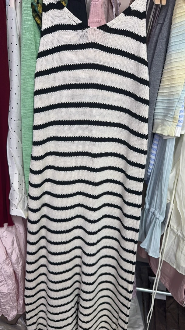 夏季新款收腰气质条纹吊带连衣裙女奶fufu长裙子