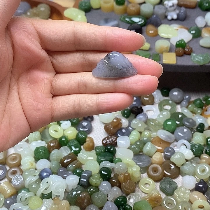 未镶嵌和田玉挂件青花 山