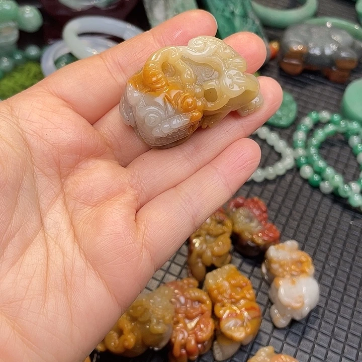 石英质玉未镶嵌颈饰